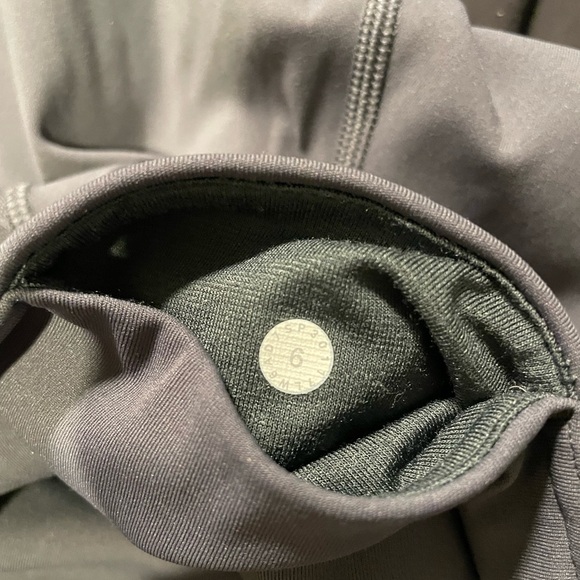 Lululemon Revitalize Crop 21” EUC Color Blue Tied Size 6 - Picture 13 of 13